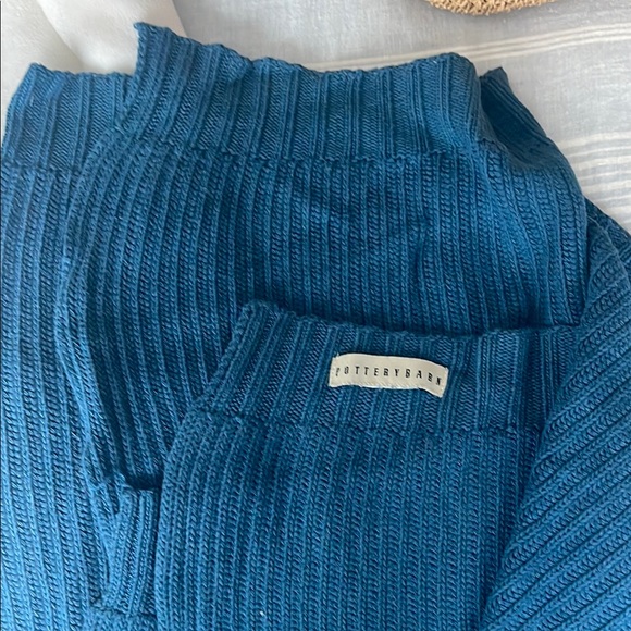 Pottery Barn Green Blanket Luxurious Bedding Essential - Picture 3 of 3